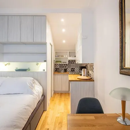 Etienne Pernet - Charming With A Private Terrace Apartment