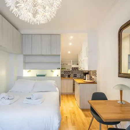 Etienne Pernet - Charming With A Private Terrace Apartment Paris